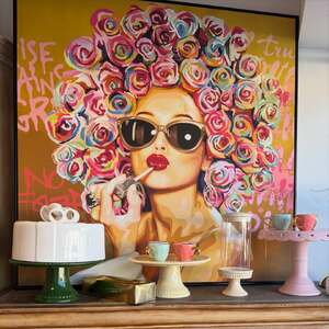 ✨ Ambiance vitaminée pour cette fin de semaine !✨

Des couleurs qui donnent le sourire, des matières naturelles, et toujours ce petit détail qui fait toute la différence… 💛

Entre vaisselle délicate, fleurs fraîches et pièces coup de cœur, chaque coin raconte une histoire et invite à prendre le temps 🌸

Ici, on mixe les styles, on joue avec les couleurs et surtout… on se fait plaisir ✨

Alors vous venez voir les nouveautés ? 🤩

#decorationinterieure #boutiquedeco #artdevivre #inspirationdeco #decoaddict @staging_alive 😎