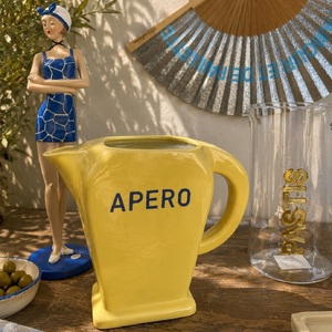 🤵‍♂️La Fête des Pères C’est dimanche 21 juin…🎁

👉 Venez découvrir les deux nouvelles carafes “APÉRO” et “PASTIS” 🍹

☀️Des pièces originales qui apportent une touche de soleil et de bonne humeur à vos tables d’été.

✨ Une idée cadeau parfaite pour célébrer les papas épicuriens.!🎁

#fetedespères #fatherslove❤️ #ideecadeau #conceptstores #stagingalive 😎